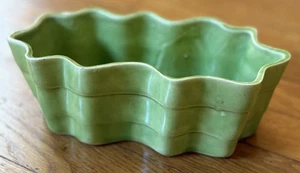 Fun Vintage Chartreuse Green Pottery Planter/USA/McCoy Pottery - Picture 1 of 5