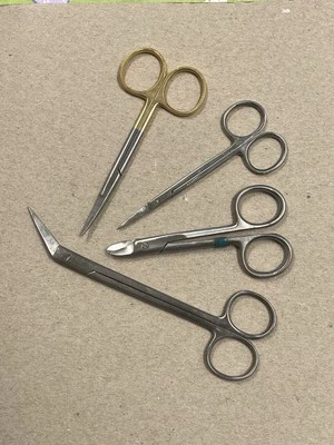 Cuatro tijeras dentales disección quirúrgica tejidos operativos sutura de encías iris Foto 1 de 4