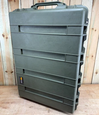 Pelican 1730 Protector Case Green Rolling Waterproof Good Condition AB Free Ship - Image 1 of 4