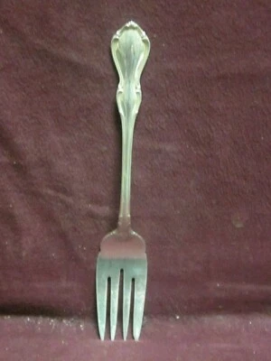 Tenedor de ensalada Sterling Reed & Barton HAMPTON COURT 6 5/8" 41 g sin monograma  Foto 1 de 4