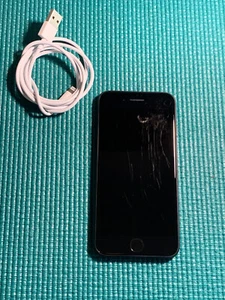 Apple iPhone SE 2nd Generation 64GB Black Unlocked A2275 (CDMA + GSM) - Afbeelding 1 van 10