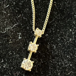 16" gold necklace chain, 3 graduated diamonds,lobster clasp - Picture 1 of 3
