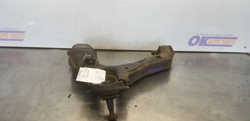 Chevy Tahoe 1996 brazo de control inferior pasajero delantero derecho 5,7 L 4x4 4x4 Foto 1 de 4