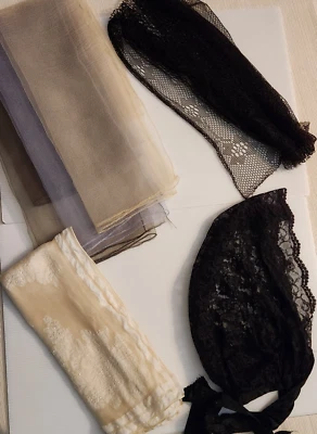 Lote de 6 lenços de cabeça vintage dos anos 50/60, inclui um capô de renda preta com laços de queixo - Imagem 1 de 4