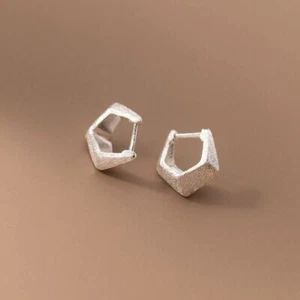 925 Sterling Silver Bright Matte Geometric Huggie Hoop Earrings A4452 - Picture 1 of 7