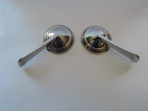 ALFA ROMEO DUETTO/ARAÑA PAR Usado Original PAR DE PALANCAS Y BISELES ABRIDORES DE PUERTAS - Imagen 1 de 15