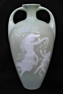 Jarrón de porcelana antiguo mujer con putto Art Nouveau alrededor de 1900 Pate sur Pate - Imagen 1 de 12
