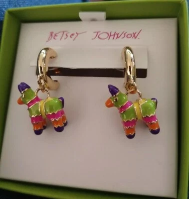 Pendientes Huggie Betsey Johnson Tono Dorado y Arco Iris Esmalte Piñata Dije Foto 1 de 2