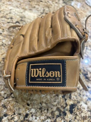 Wilson Women’s Baseball Glove Paul Blair  - Image 1 of 4