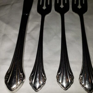 ONEIDA 1881 Rogers BITTERSWEET / REPOSE 3 Salad Forks Stainless 6 3/4" 1 Knife - Picture 1 of 8