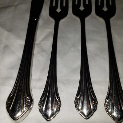 ONEIDA 1881 Rogers BITTERSWEET / REPOSE 3 Salad Forks Stainless 6 3/4" 1 Knife - Image 1 of 4