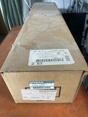 Genuino Nuevo OEM Nissan Trans Cooler 21606-9BT1B Foto 1 de 2