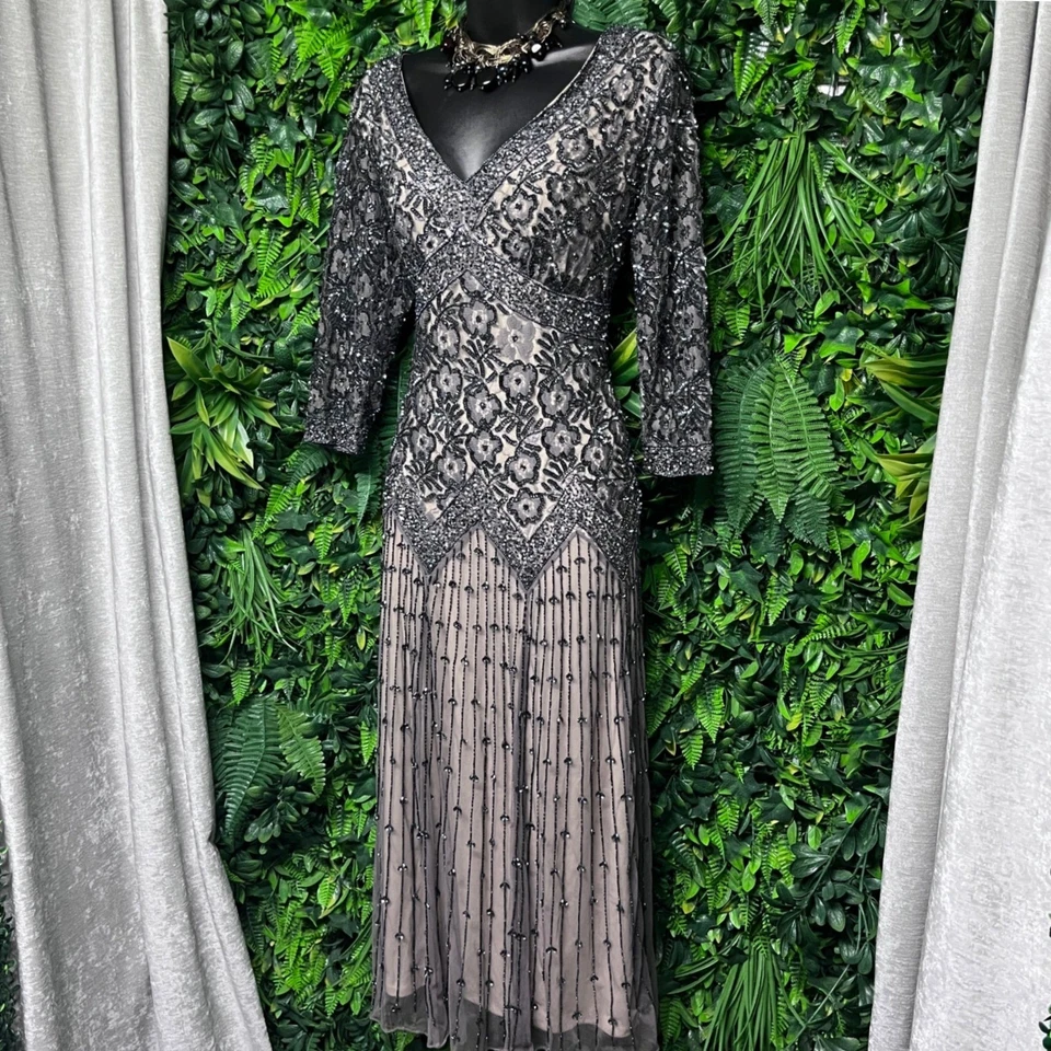 Vestido Pisarro Noites 8P Frisado Decote V Manga 3/4 Midi Cinza Bege Noite 3216 - Imagem 1 de 4