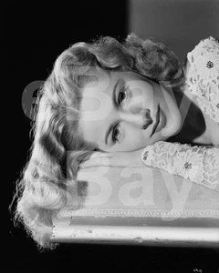 Joan Fontaine Photo - Picture 1 of 1