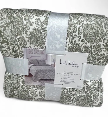 Nicole Miller Green and White Queen Reversible Quilt Set 88”x92” - Image 1 of 3