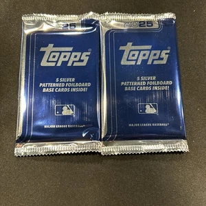 NEU Factory Sealed Silver Patterned Foilboard Pack 2025 Topps Series 2 Lot x2 - Bild 1 von 2