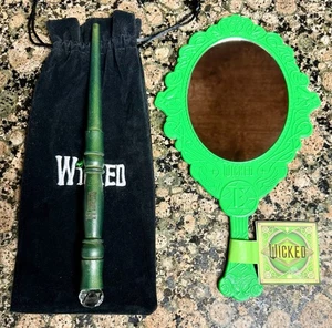 Böser Sammlerstab grün Elphaba mit Filztasche plus böser Spiegel - Bild 1 von 11
