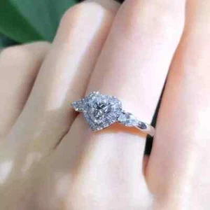 Anillo de boda con halo de moissanita real talla corazón de 3 quilates enchapado en oro blanco de 14 k - Imagen 1 de 6