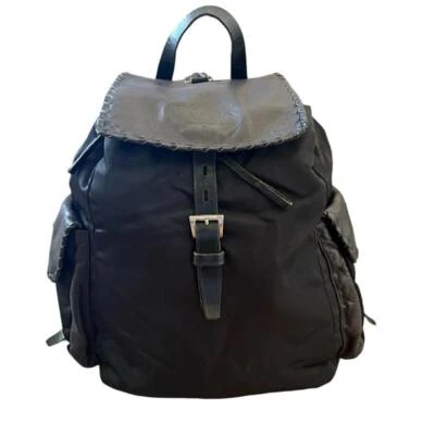 Mochila Prada feita na Itália nylon ponto chicote acabamento couro preta - Imagem 1 de 4