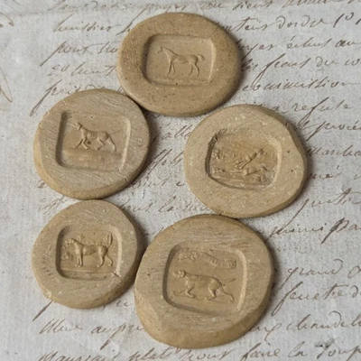 5 Cachets Anciens Marque Sceau Terre Cuite XIX Chiens Cheval Sigillographie - Photo 1/4