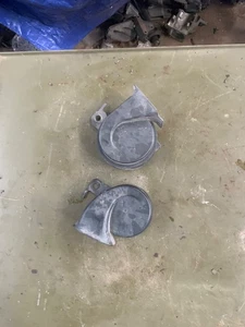 🥇98-00 LEXUS UCF20L LS400 SET OF 2 HIGH & LOW TONE NOTE PITCH HORN SIGNAL OEM - Picture 1 of 4