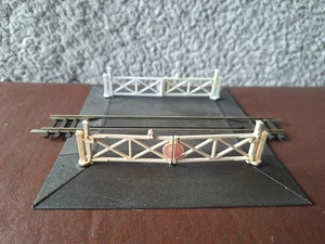 Peco ST-268 gerader Bahnübergang Set mit 2 Rampen und 4 Toren OO/HO gebraucht - Bild 1 von 6
