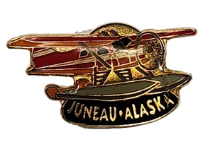 Vintage Juneau Alaska rot Flugzeug emailliert Seeflugzeug Anstecknadel Hutnadel - Bild 1 von 6