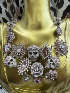 Collar Betsey Johnson Pinktina Pátina Rosa Lavado Calavera Rosa Flor Perla RARO - Imagen 1 de 10