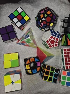 Assortment of 14 different types of rubix cubes that have rarely been used - Image 1 of 4