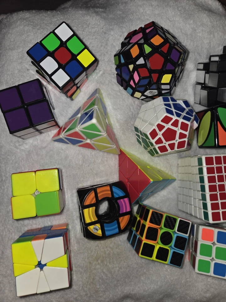 Assortment of 14 different types of rubix cubes that have rarely been used,Tb12u - Image 1 of 4