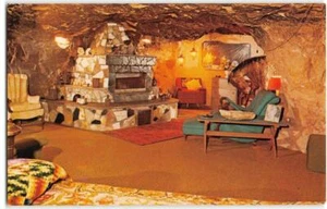 Tarjeta postal extraña Hole N' The Rock Home Chimenea MOAB, UTAH Gladys Christensen años 50 - Imagen 1 de 2