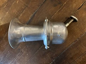 Antigua bocina Klaxon de inmersión manual para automóvil motocicleta ¡Funciona fuerte! - Imagen 1 de 6