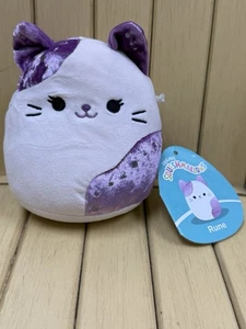 NUEVO Squishmallows 5” pulgadas Rune the Purple Calico Cat Velvet Squad Squishmallow - Imagen 1 de 9