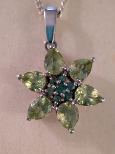 925 Silver Chain With Cluster Pendant Of Peridot Gemstones - Picture 1 of 6