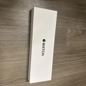 Apple Watch SE 2a generazione 40 mm GPS cassa Starlight con cinturino sportivo S/M MXEF3LL/A 2024 - Foto 1 di 7