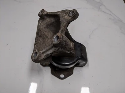 MITSUBISHI SHOGUN PAJERO MK3 3.5 V6 ENGINE MOUNT #2 - Image 1 of 2