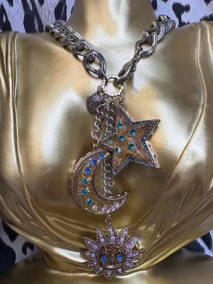 Collar Betsey Johnson Vintage Heavens to Betsey Moon Star Sun Lucite Brillo Foto 1 de 4