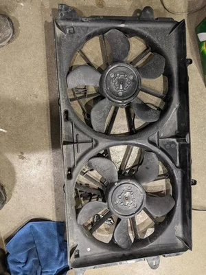 2014-2018 GMC Sierra Chevy Silverado  1500 Radiator Motor Cooling Fan Assembly Foto 1 de 2