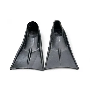Vintage 1960s GI Joe Action Sailor FROGMAN Fins / Flippers Scuba Accessories - Picture 1 of 12