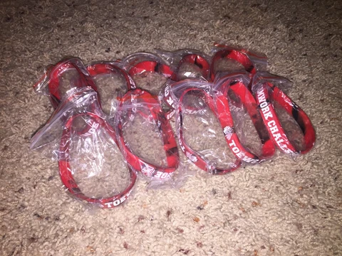 Lot of 10 Jonathan Toews Chicago Blackhawks Teamwork Challenge Rubber Bracelets Cover