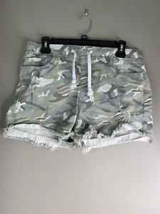 YMI JEANS SHORTS GRÜN TARNMUSTER AUSGEFRANSTER SAUM Größe L - Bild 1 von 10