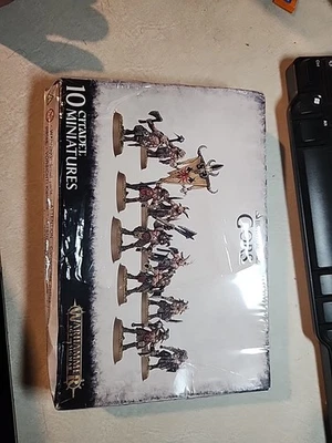 10 Gors Beasts of Chaos (damaged box) Warhammer Age of Sigmar Beastmen Gors - Image 1 of 4