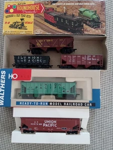 5 piece set of ho scale union pacific rolling stock (hoppers 4x, ore car)pre-own - Picture 1 of 8