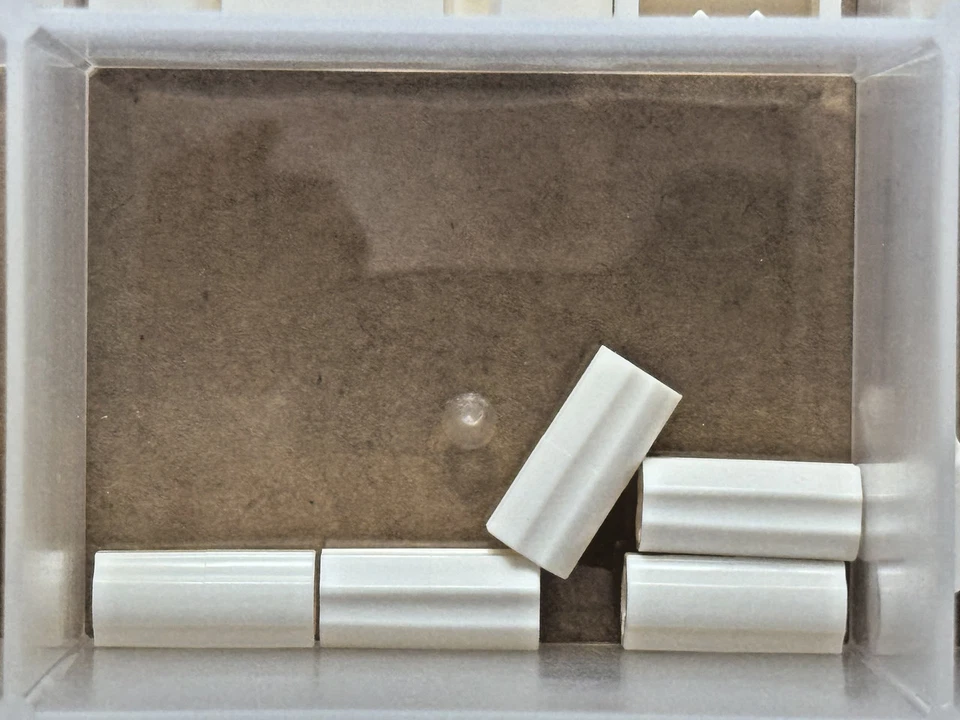 LEGO Parts - White Technic, Axle Connector 2L - No 6538c - QTY 5 - Image 1 of 1