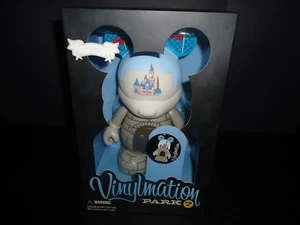 DISNEY 9" VINYLMATION PARK #2 SERIES DISNEYLAND CASTLE FIGURE NIB LE 600 - Picture 1 of 1