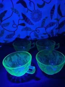 Set 4 tazze e piattini verde floreale Jeannette Glass Company I - Foto 1 di 9