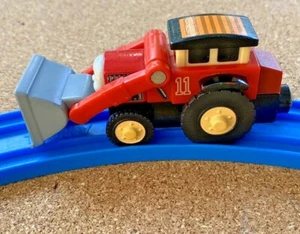 JACK MAGNETIC DIGGER THOMAS TANK ENGINE & FRIENDS WOODEN RAILWAY MATTEL TOY VGC - Picture 1 of 5