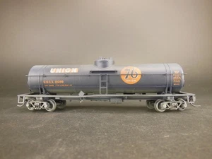 HO SCALE WEATHERED UNION 76 UOCX 10299 TANK CAR CUSTOM DECORATED - Imagen 1 de 3