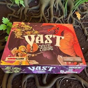 Vast: The Crystal Caverns Game 2a Edizione Leather Games COMPLETO in scatola - Foto 1 di 19