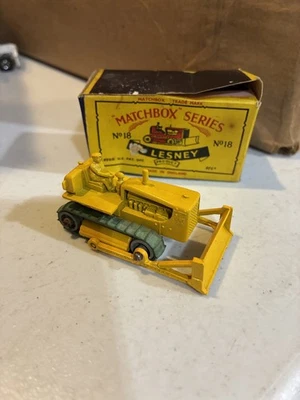 Vintage Matchbox Lesney #18 Caterpillar Bulldozer Original B2 Box Rare all Yello - Image 1 of 4
